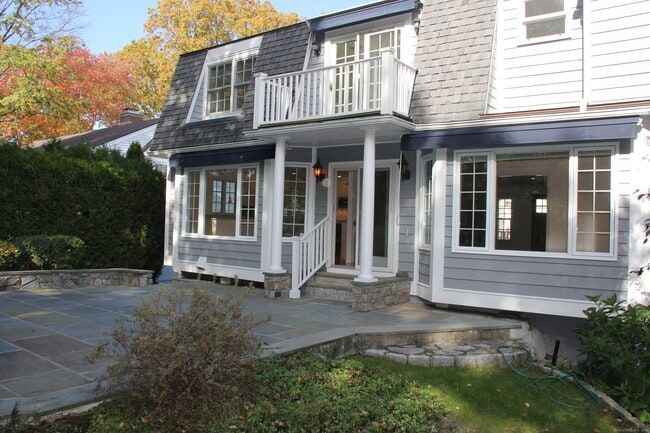 Building Photo - 71 Benjamin St