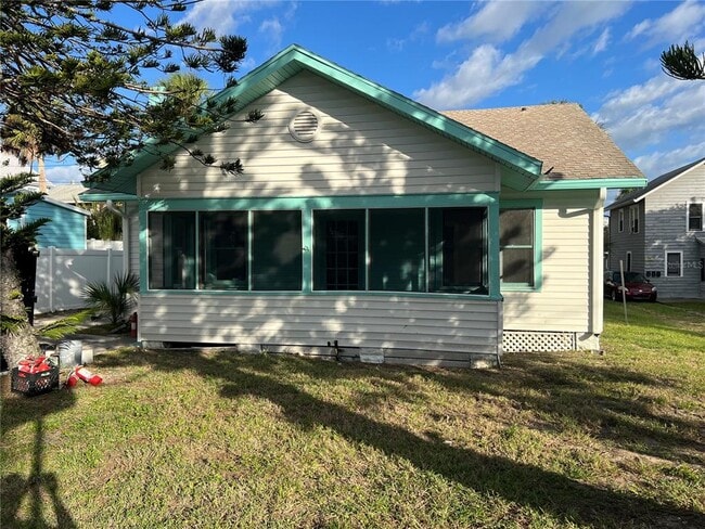 Primary Photo - 711 Davis St