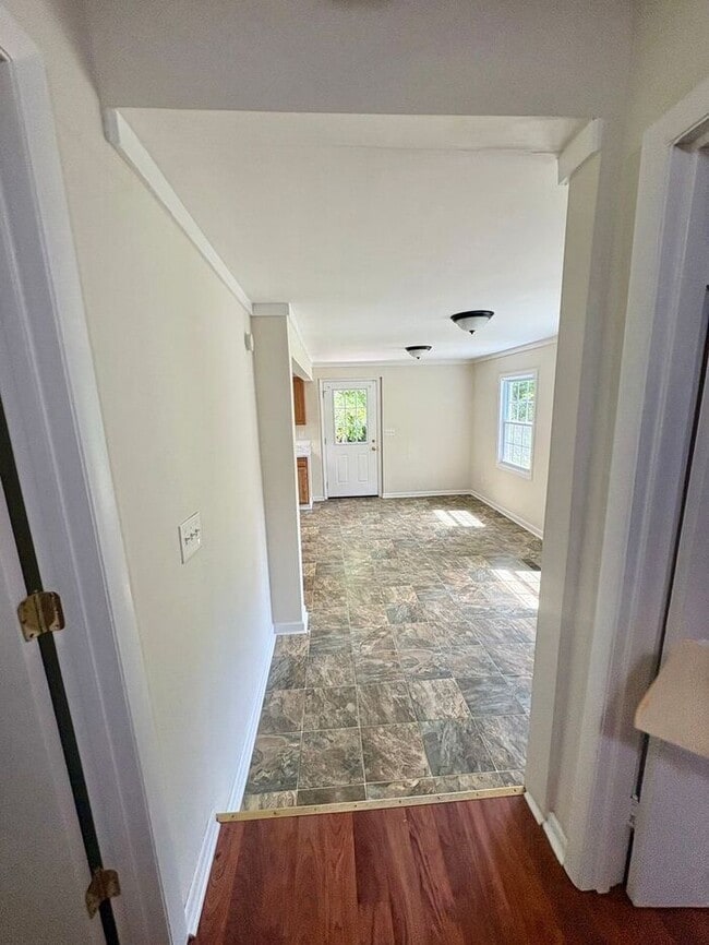 Building Photo - 3 Bed /2.5 Bath East Nash!