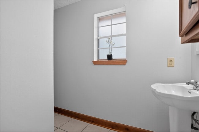 Building Photo - 601 Chateau Woods Pkwy Dr