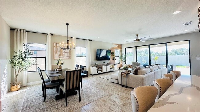 Building Photo - 12661 Oak Hill Way