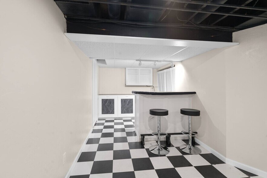 Building Photo - 2598 Parkwood Dr