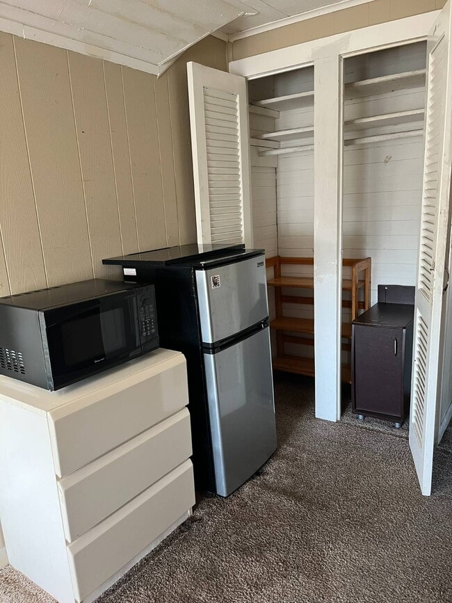 Building Photo - 116 S Penataquit Ave