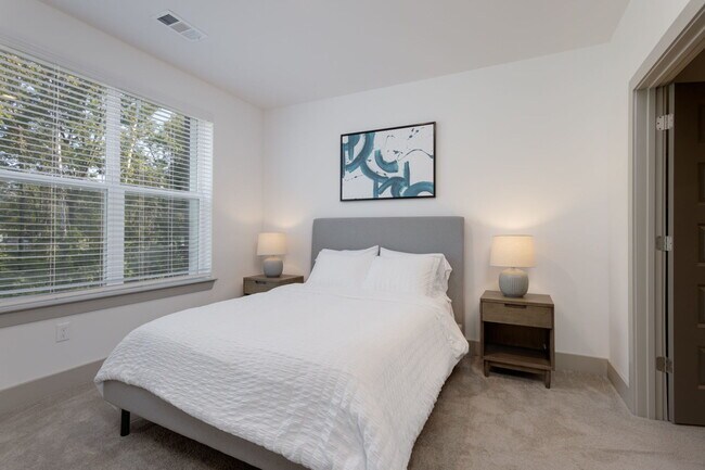 Building Photo - 950 Brittany Park Dr