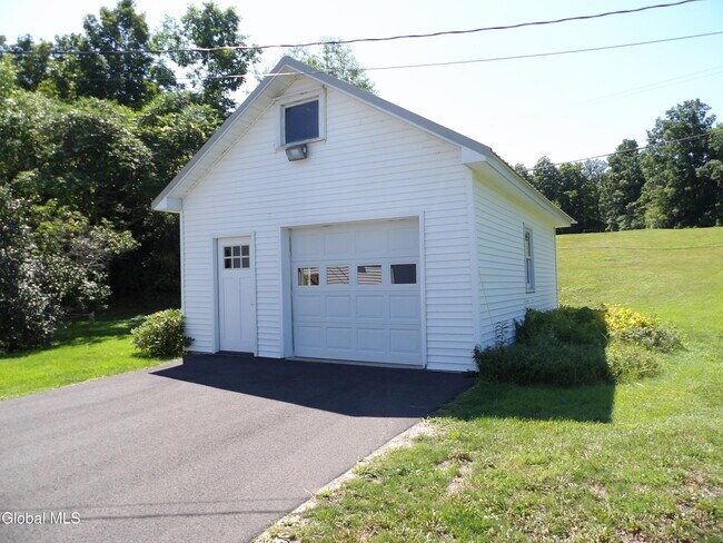 Building Photo - 3058 Delaware Turnpike