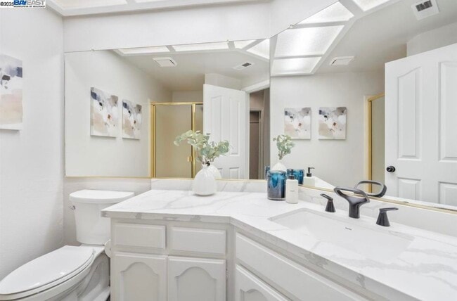 Building Photo - 5 Stuart Pl