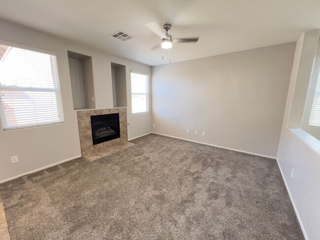 Building Photo - 4 bedroom, 3 bathroom home located in Southwest, NV!