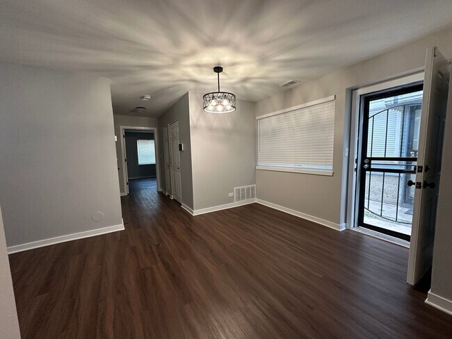 Building Photo - 6457 S Kenwood Ave