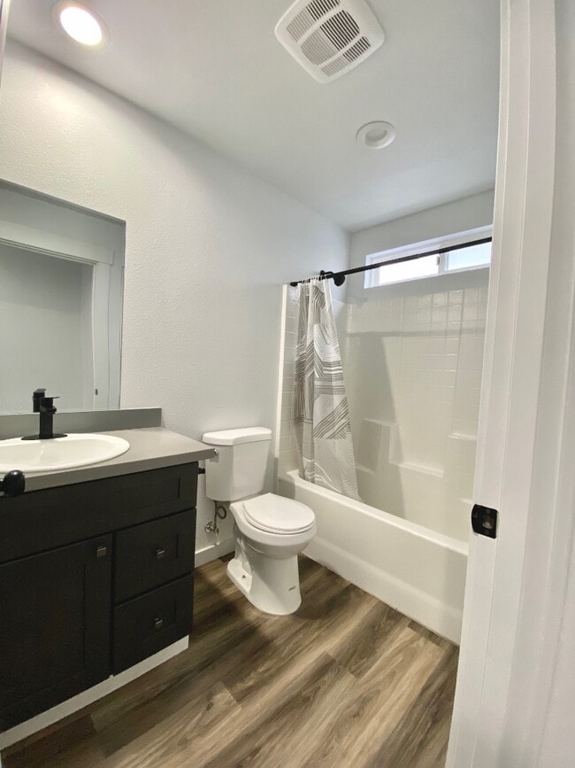 Building Photo - 1022 Villa Way