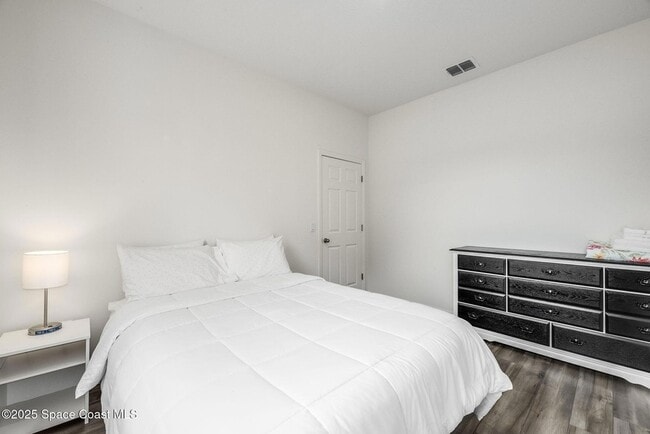 Building Photo - 1717 Dalroy St NW