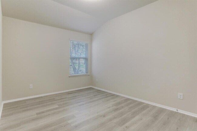 Building Photo - 3902 Crockett Ave