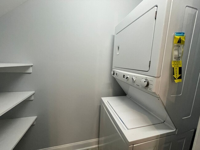 Building Photo - Nice, Newer Duplex Townhouse