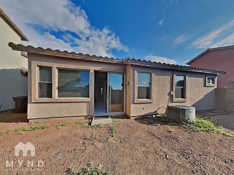 Building Photo - 8921 E Crescent Ave