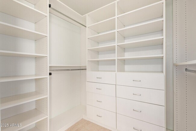 Building Photo - 9366 E Celtic Dr