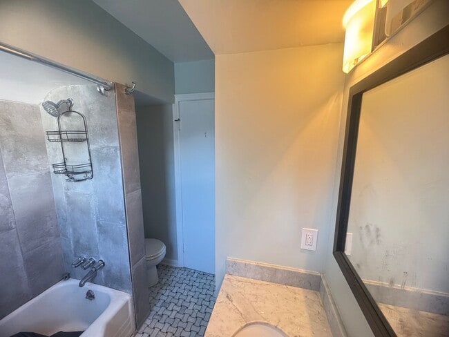 Building Photo - 3 Bedroom home on the NW side of Grand Rapids