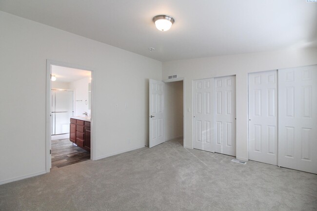 Building Photo - 3 Bed/2 Bath Home in Kennewick