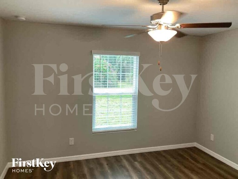 Building Photo - 1235 Desmond St