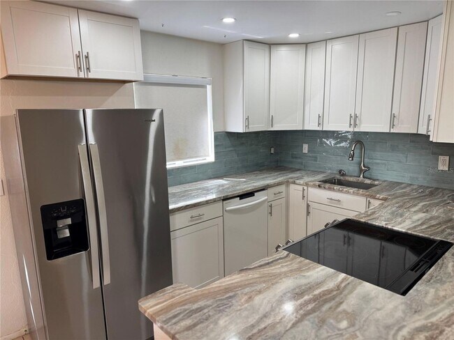Building Photo - 3300 Fox Chase Cir
