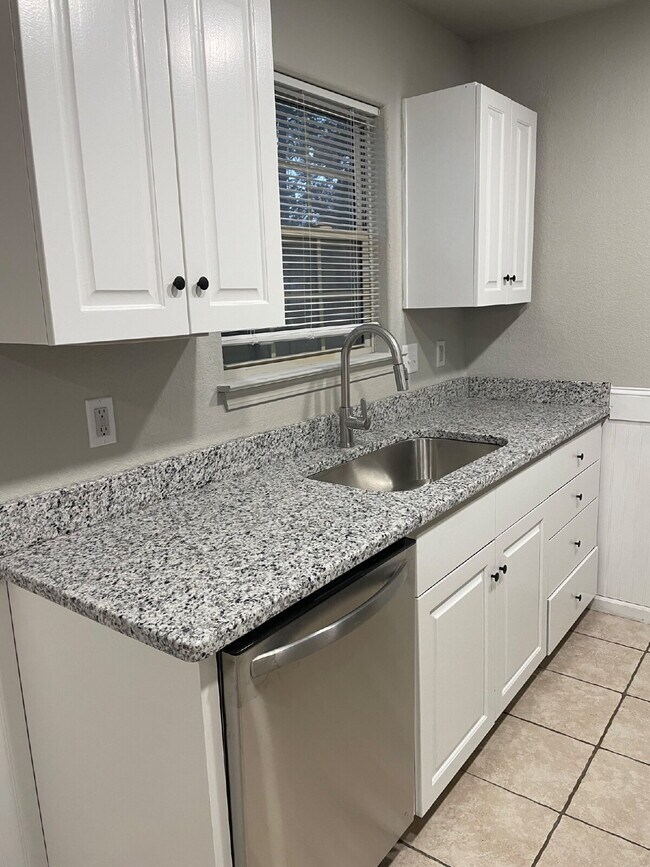 Building Photo - "Charming 3-Bed Home with Modern Touches & 2 Baths on Marion Street, Benton!"