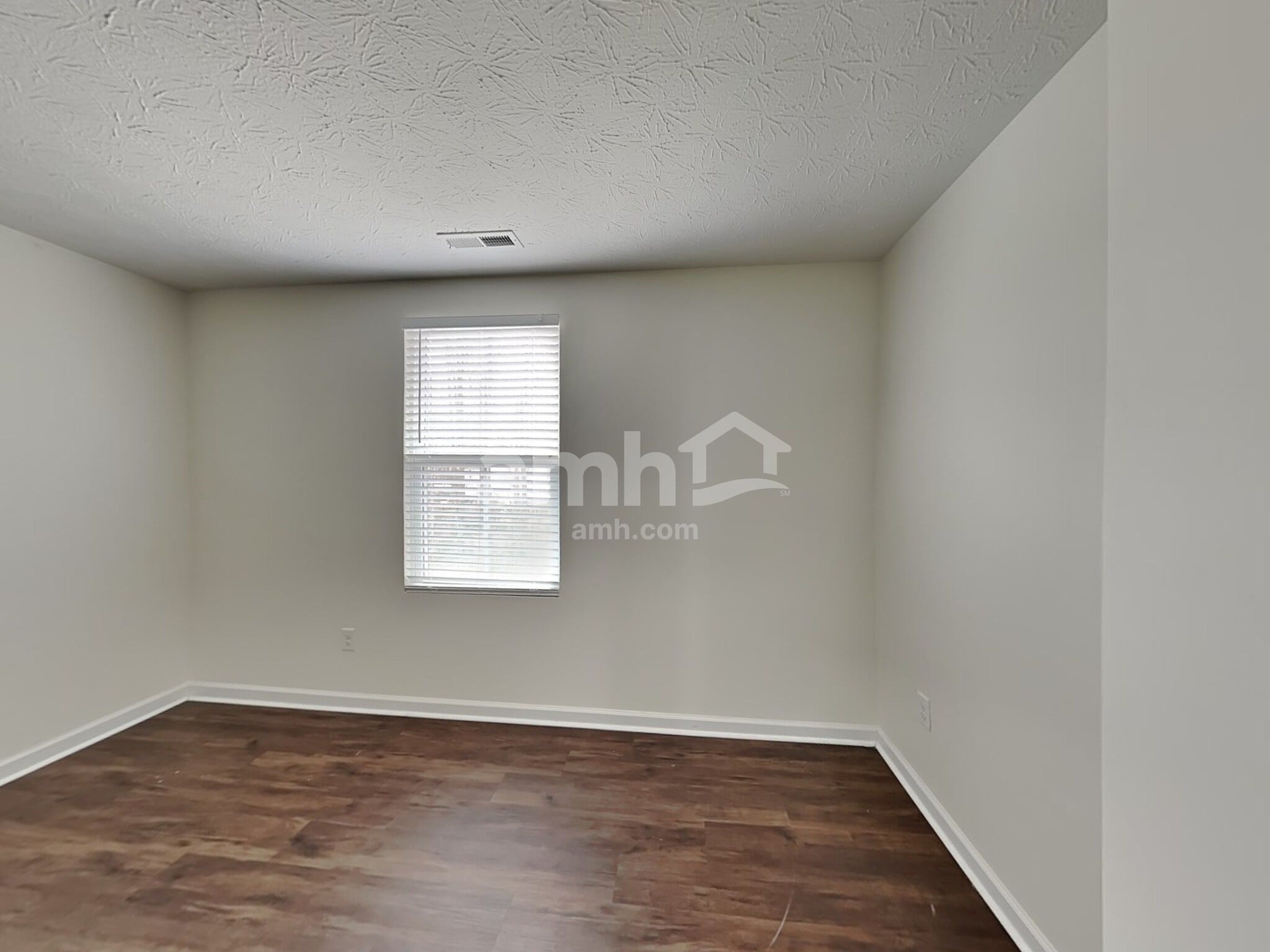 Building Photo - 99 Wooded Ridge Dr