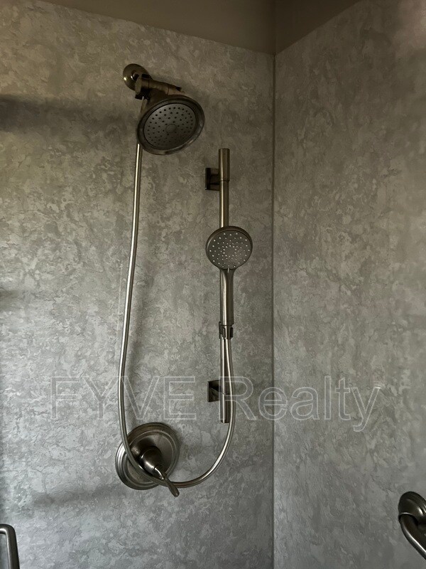 Building Photo - 7914 Gleason Dr