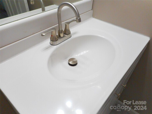 Building Photo - 3152 Mannington Dr