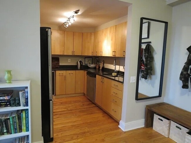 Building Photo - 534 Beacon St