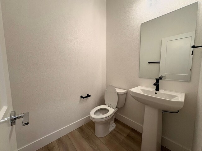 Building Photo - Beautiful 4 Bedroom 2.5 bath Home In Oakley with Solar