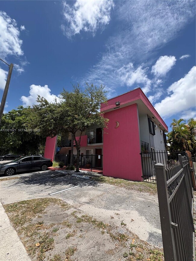 Building Photo - 191 NW 17th Ave