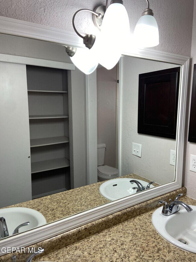 Building Photo - 6721 El Parque Dr