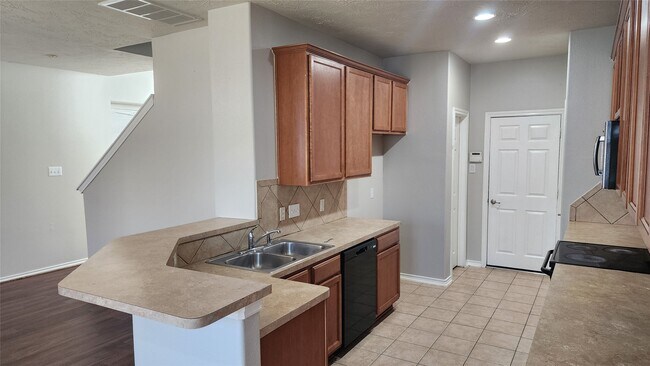 Building Photo - 11430 Hackmatack Way