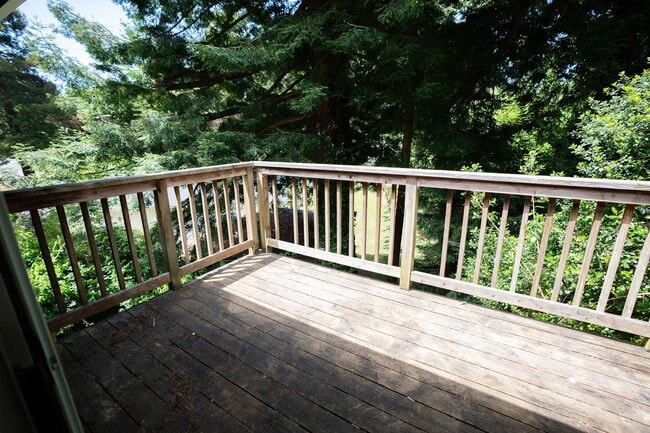 Building Photo - Remodeled 2-Bedroom Apartment for Rent