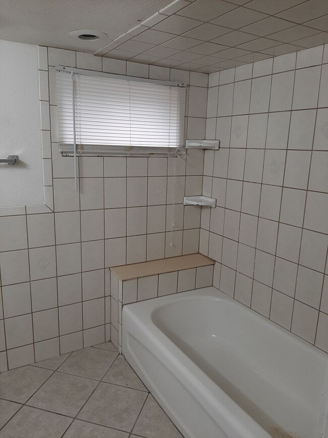 Building Photo - (2006 7th Avenue)