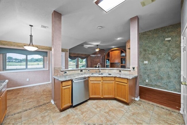 Building Photo - 2723 Shelby Dr