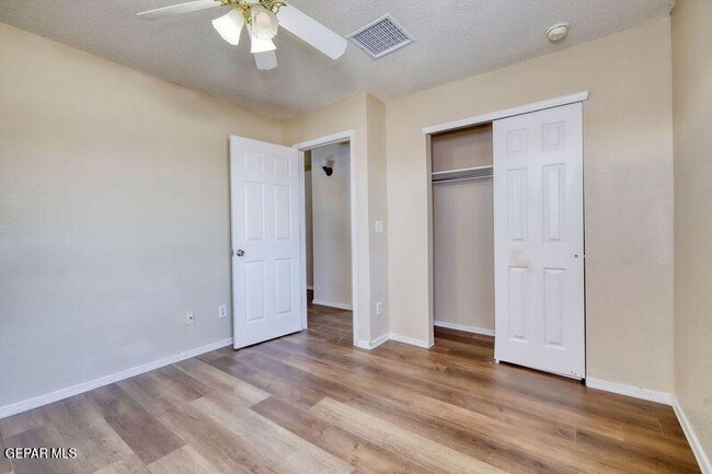 Building Photo - 3104 Tierra Paola Ln