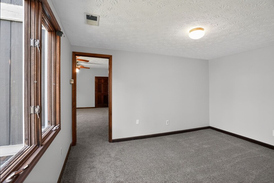 Building Photo - 194 Millbrook Farm Rd