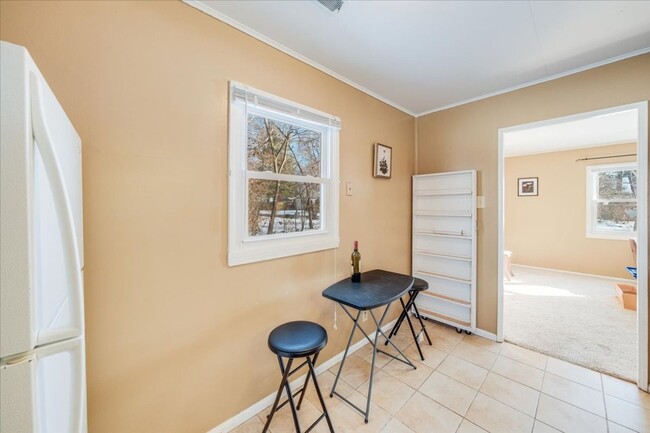 Building Photo - Newly Renovated 2 bedroom, 1 bathroom Urbana-Available April 1st, 2026