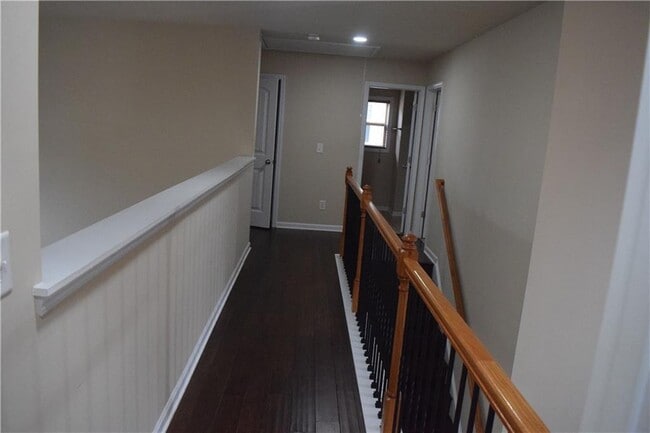 Building Photo - 480 Meadow Hill Dr