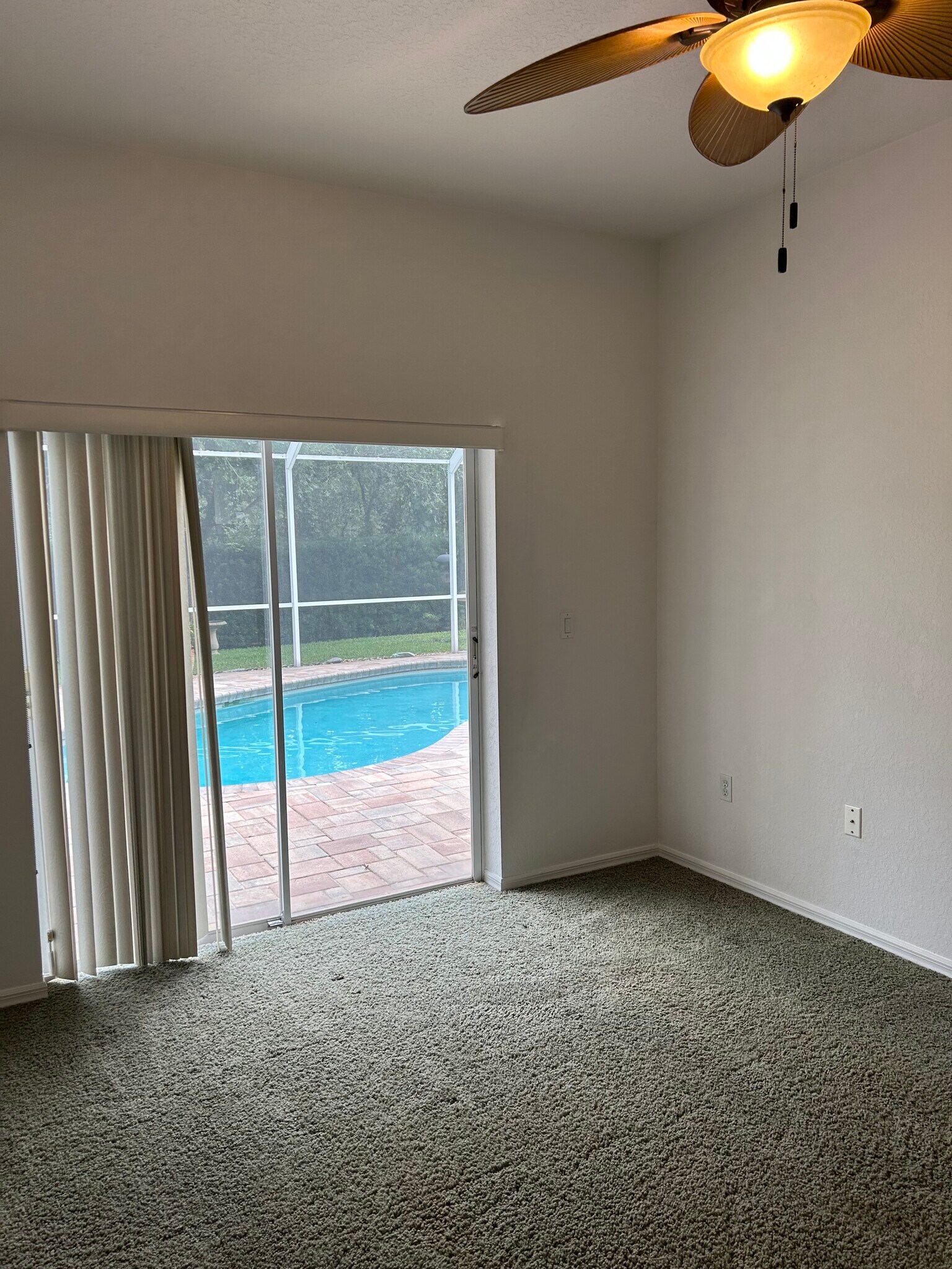 Private Unfurnished room - 4 Poppy Ct