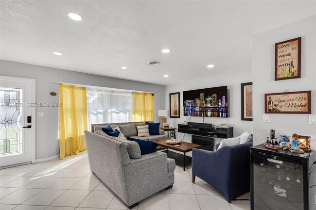 Building Photo - 6841 NW 7th Ct