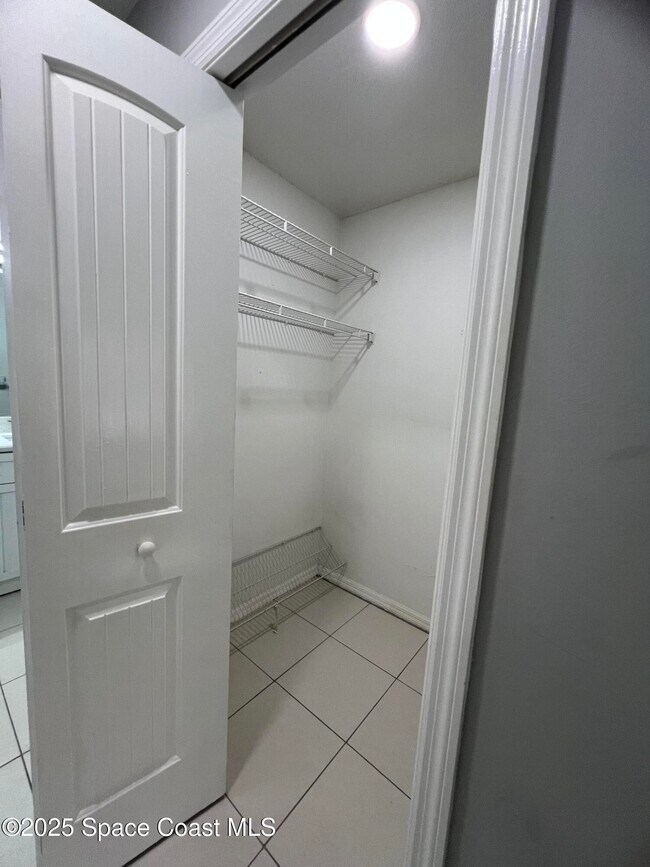 Building Photo - 440 River Grove Ct