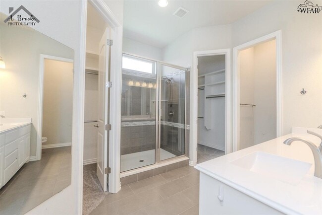 Building Photo - 4938 Spring Hill Dr