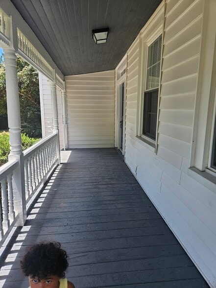 Building Photo - 108 E Main St