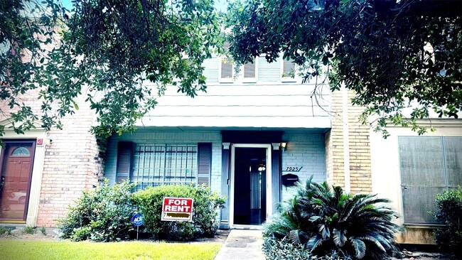 Building Photo - 7925 Grove Ridge Dr