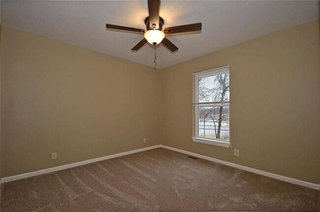 Building Photo - 6130 NE Vivion Rd