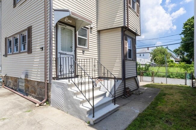 Building Photo - 6 Coffin Ave Ct
