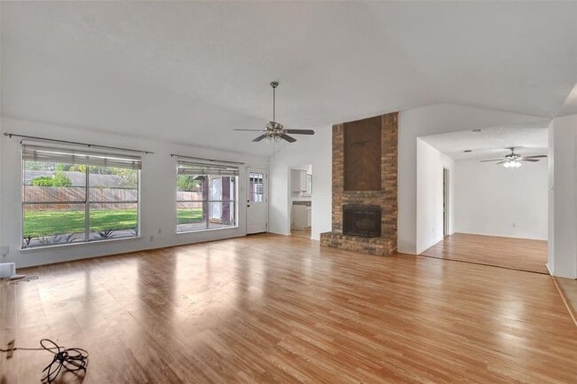 Building Photo - 1311 Oak Hollow Dr