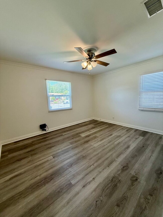 Building Photo - Beautiful 3 bedroom 1 bath home