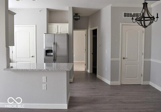 Building Photo - 12938 University Crescent