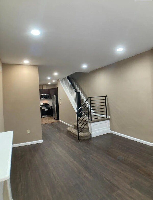 Building Photo - 2060 E Orleans St